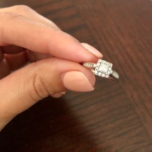 Princess cut halo diamond ring